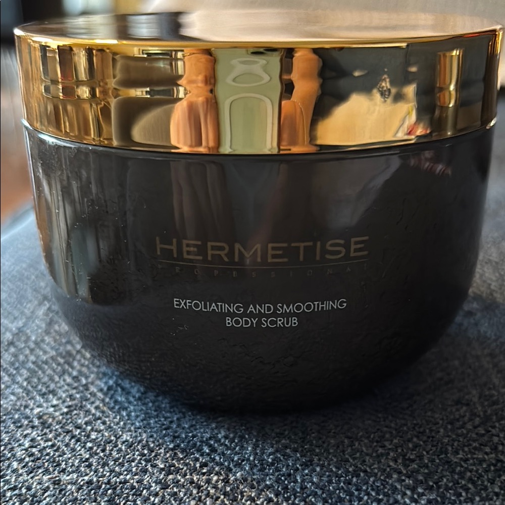 Hermetise Exfoliating & Smoothing Body Scrub BRAND NEW SEALED